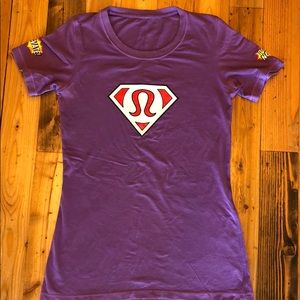 🍋 lululemon rare Christmas shirt 4